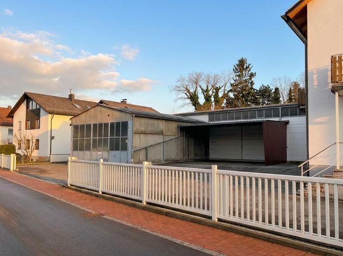 Seltenes Eckgrundstück in Toplage mit Potenzial - mehr Generationen / Wohnen & Arbeiten – Strasse Y