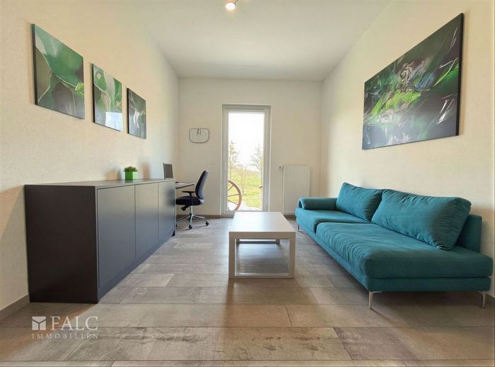 RESERVIERT***Atzenhausen - Wohnen auf einer Ebene: Neuwertiger Bungalow auf üppigem Grundstück*** – Büro