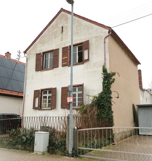 Familienprojekt mit Zukunft: Einfamilienhaus mit großem Grundstück und vielen Möglichkeiten – Haus_Seitlich
