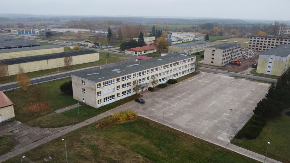 1.9 ha Bauland + Gewerbeobjekte + für Solar , Lager ab 99.000 Euro – Foto 23