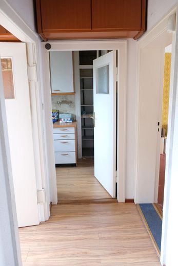 Flur / Blick in die Küche