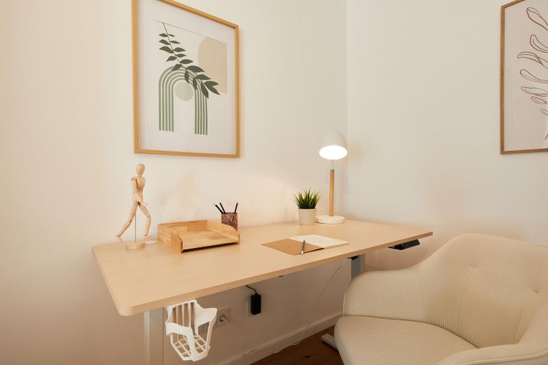 Top renoviertes und vollständig eingerichtetes Apartment in bester Schwabinger Lage - provisionsfrei – Home Office
