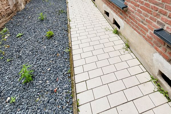 Świeżo wyremontowane: 2 pokoje o powierzchni 76 m² z małym ogrodem/podwórkiem w dobrej lokalizacji w Krefeld