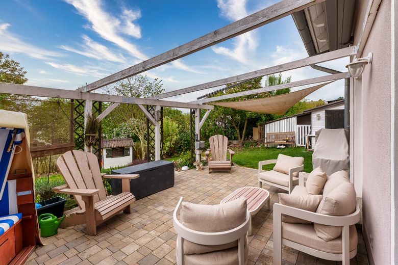 Terrasse mit Pergolamarkise