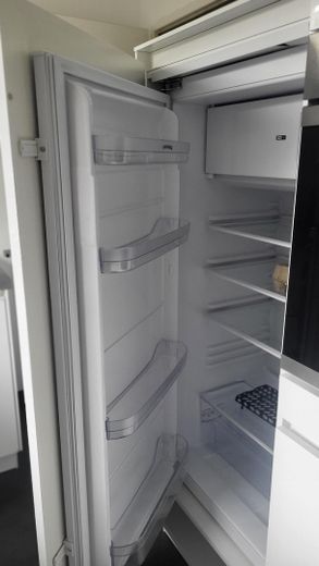 Großer Kühlschrank mit GF