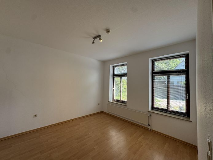 Für junge, berufstätige Personen. Erdgeschoßwohnung mit Garten, 2 ZKB, EBK, AR, Carport mit AR – Schlafzimmer