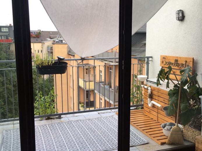 TOP Dachgeschoss-whg. mit Balkon + Bad mit Fenster + offene Küche – Foto 1
