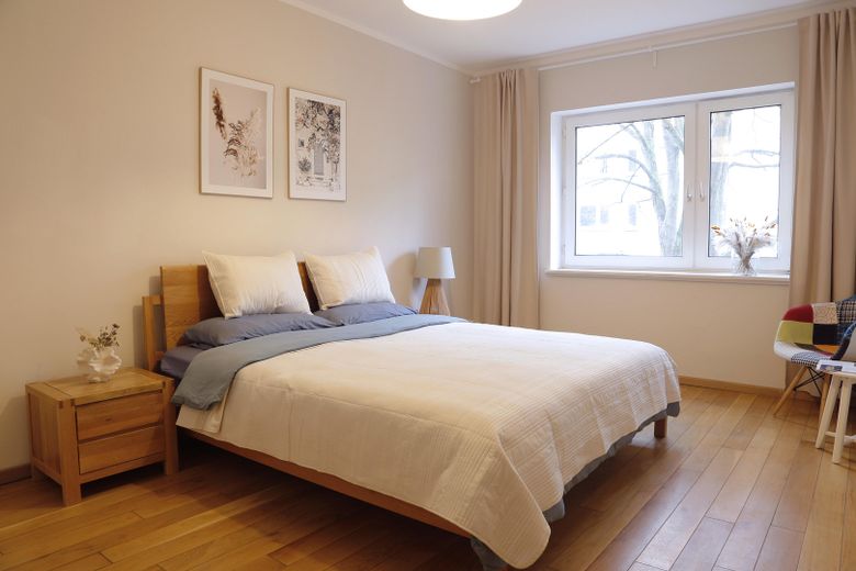 Schlafzimmer / Bedroom