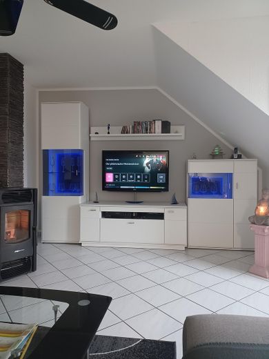 Klimatisierte mod.lichtdurchfl.DG-Whg. Pelleto+PV-Anlage,unverb.FERNSICHT+3-Fachvergl. – Wohnzimmer