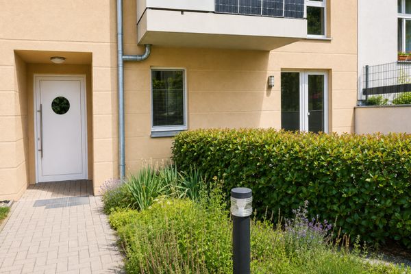 Appartement avec jardin à Oberschöneweide : 3 pièces, deux terrasses et cuisine équipée