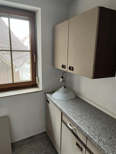 Spazio abitativo per tutti - 5 locali, 170 m², 2 bagni, stufa svedese, balcone, vista – Abstell- Vorratsraum
