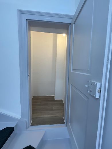 Schöne 2-Raumwohnung zentr. Lage in Bad Lauchstädt – Abstellbox auf halber Treppe