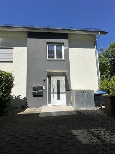 Hochwertig ausgestattete und gepflegte 4,5 Zimmer- Erdgeschosswohnung am Bodensee – Hauseingang
