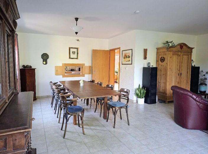 Merkezi ve sakin konumda geniş müstakil ev – Wohn-/ Esszimmer im EG