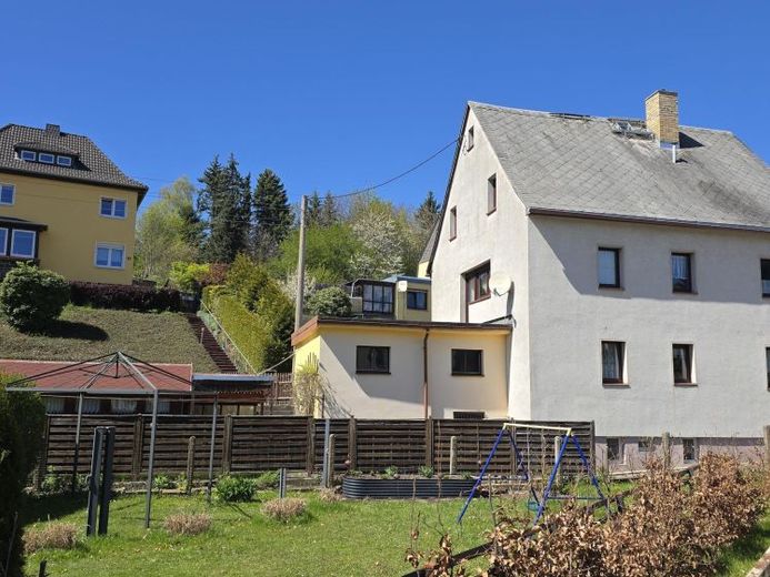 Ampia casa unifamiliare con circa 160 m² di superficie abitabile, due garage e molteplici possibilità di utilizzo – Foto 1
