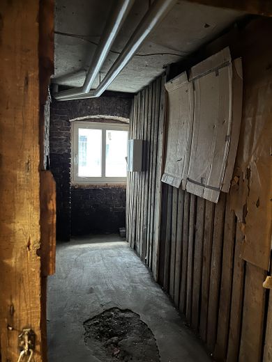 Keller mit Fenster