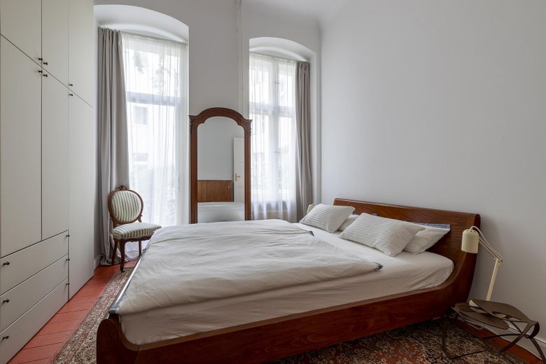 Einzigartige Wohnung | privater Eingang | bezugsfrei | ohne Provision – Schlafzimmer m.Ausgang zum HH