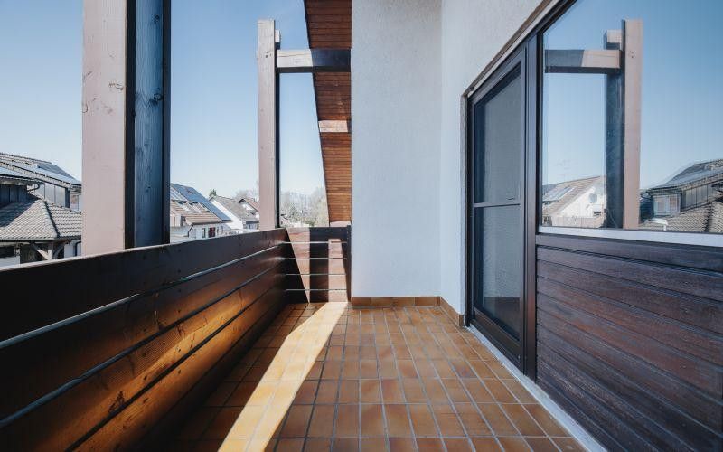 Eigentumswohnung im Charakter einer Doppelhaushälfte mit Garten in Umkirch – OB Balkon Schlafzimmer