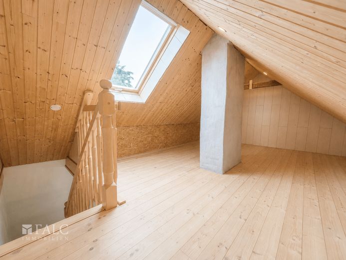 Attraktives Reihenhaus mit Terrasse, Garten und zahlreichen Extras - FALC Immobilien – Dachboden