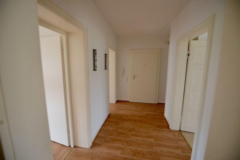 Exklusive 3-Zimmer-DG-Wohnung mit Einbauküche in Wiesbaden – Foto 7