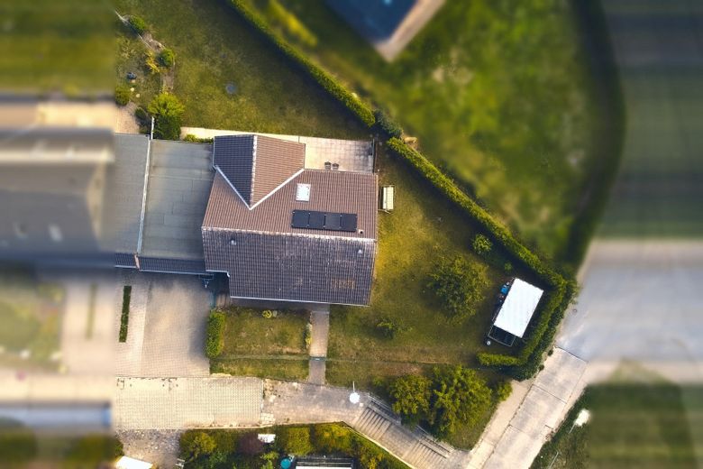 منزل عائلي منفصل مُجدَّد حديثًا مع حديقة ومرآب مزدوج وشرفة – Grundstück, 718 m²