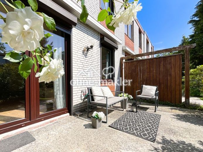 Modernisiert und sofort bezugsfrei – Reihenhaus mit Terrasse und Garten – Foto 1
