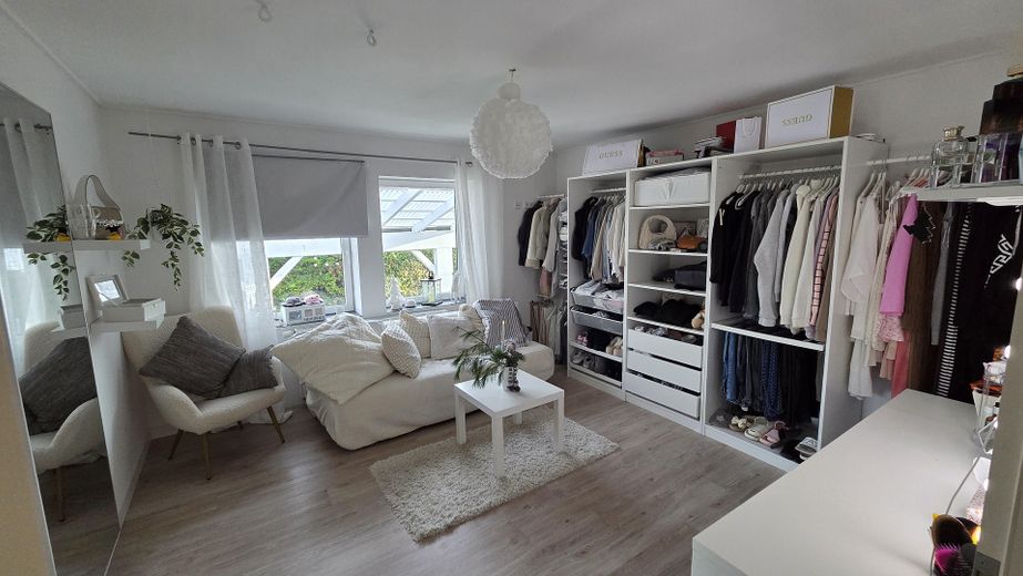 Bungalow familial de rêve avec 6,5 pièces et piscine à Wedemark – Kind 1