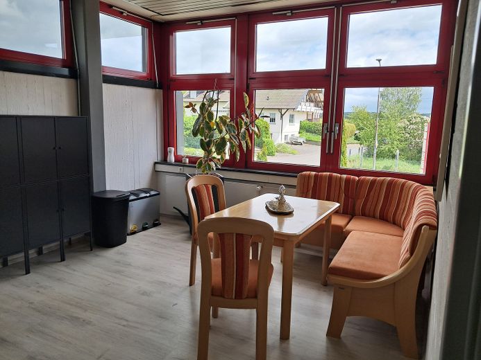 Verwaltungsgebäude, bei Bedarf mit kleiner Halle, Ortsteil 53577 Neustadt/Wied, zu vermieten – Aufenthaltsraum