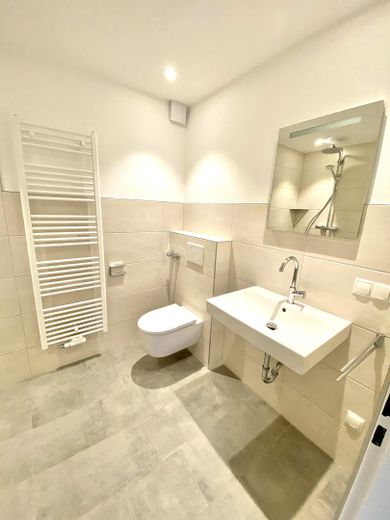Helle 2-Zimmer-Erdgeschoss-Einliegerwohnung (60m2) – ALLES inklusive ab 15. Juli frei – Bad