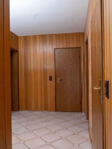 Renovierte 4-Zimmerwohnung in Duisburg-Mittelmeiderich demnächst zu vermieten – Diele