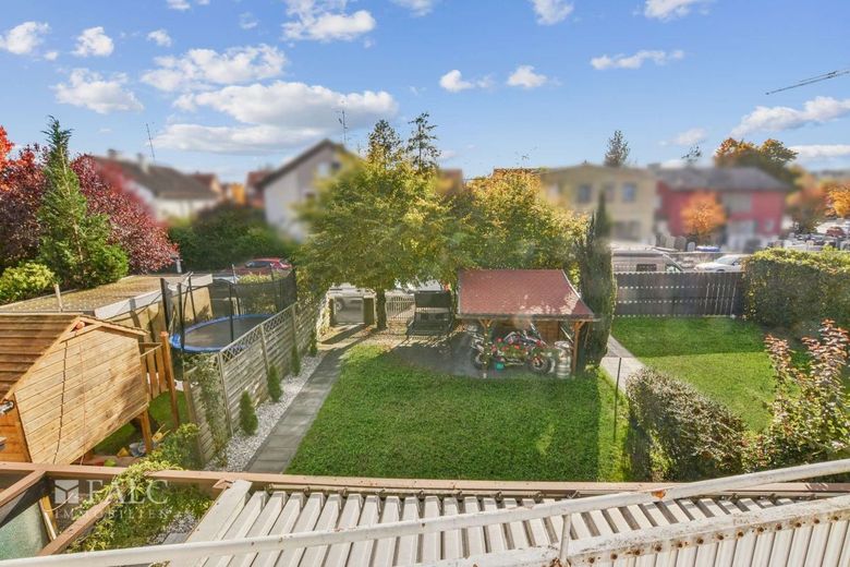 Ein Zuhause zum Ankommen: Hochwertig vor 5 Jahren kernsaniert und modernisiert – Blick in den Garten