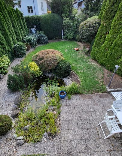 Exceptional semi-detached house with potential and a dream garden – prime location on Portenlängerstraße in Grünwald – Garten Ansicht vom Balkon OG