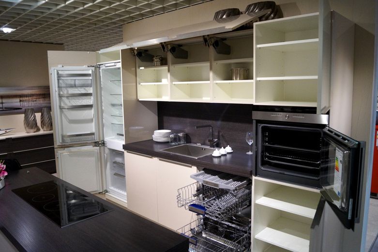 Schüller EBK Innenaufteilung