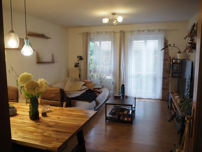 Wohnzimmer (Zugang Terrasse)