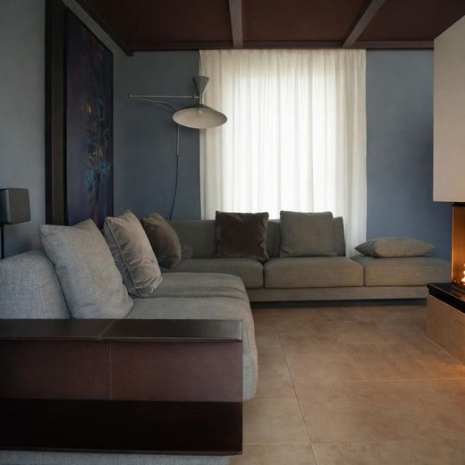 gepflegte Villa mit eig. Seezugang, Steg, Gästehaus, Sauna, Designmobiliar nahe Berlin – Wohnbereich