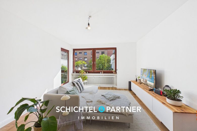 Alte Neustadt | Renovierte 3-Zimmer-Wohnung mit Garage und Balkon – S&amp;P | Wohnzimmer