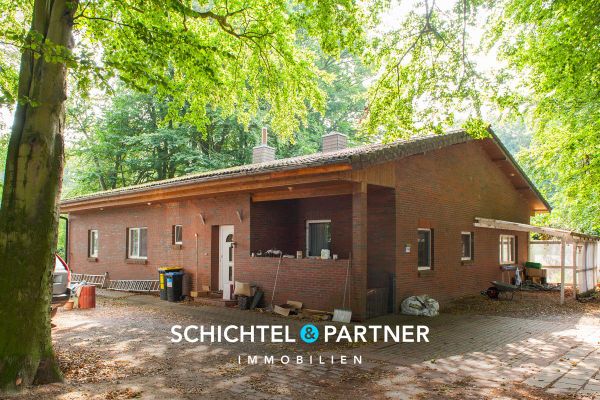 Farge | Solid bungalow on a wooded plot with double garage
