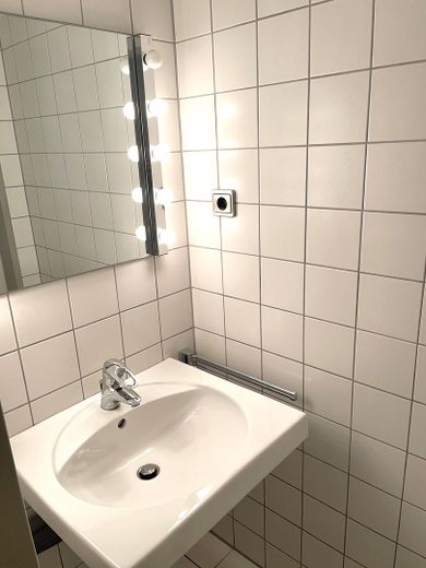 Atractivo local comercial/superficie comercial/oficina en una imponente casa de arquitecto en el corazón de Rheydt – WC-Raum (Bild 1)