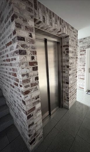 Teilmöblierte barrierearme 3 Zimmer Wohnung mit Balkon und Aufzug in ruhiger Lage – Aufzug
