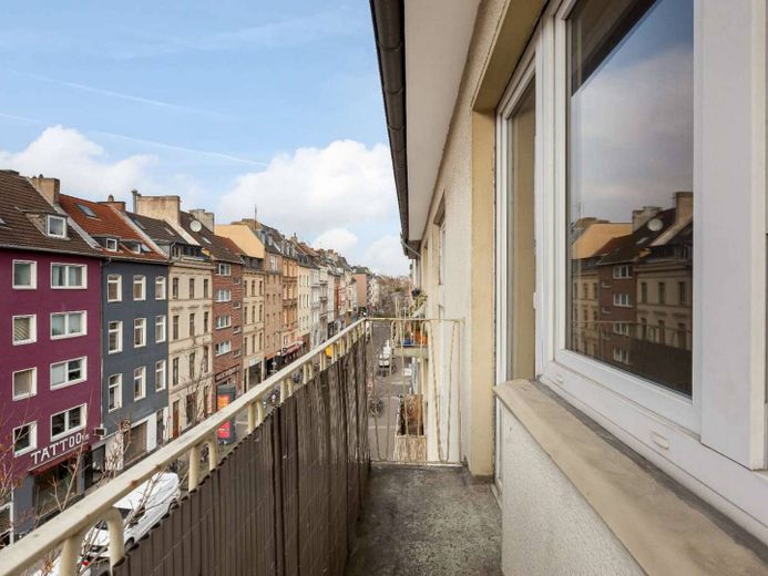 Köln'ün Südstadt semtinde BALKONLU ve GÖMME MUTFAKLI yenilenmiş 4 odalı daire – Balkon (Musterbild)