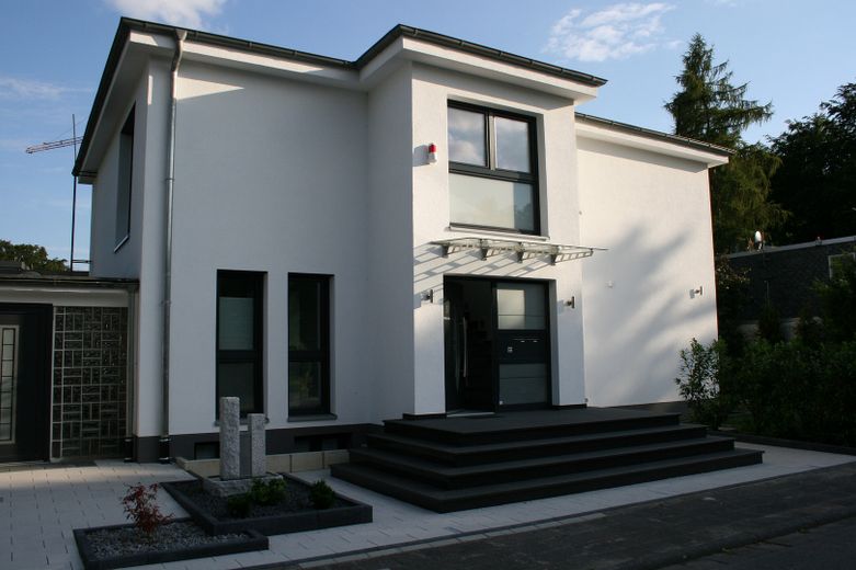 Stilvolles Haus zum Wohnen und Arbeiten mit moderner Ausstattung in Dreieich-Buchschlag – Hausansicht