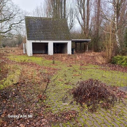 Einfamilienhaus *** renovierungsbedürftig, auf einem grißen Grundstück – Bild 1