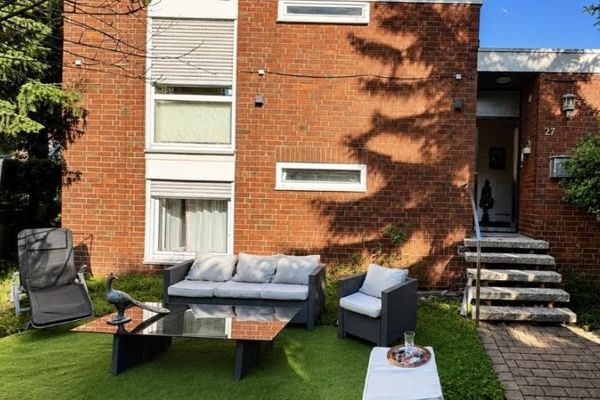 Casa unifamiliare modernizzata con veranda, sauna e idromassaggio a Düsseldorf