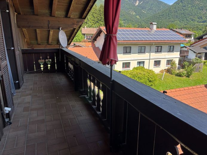Dachgeschosswohnung in Unterwössen mit traumhaftem Blick in die Berge – Balkon 2