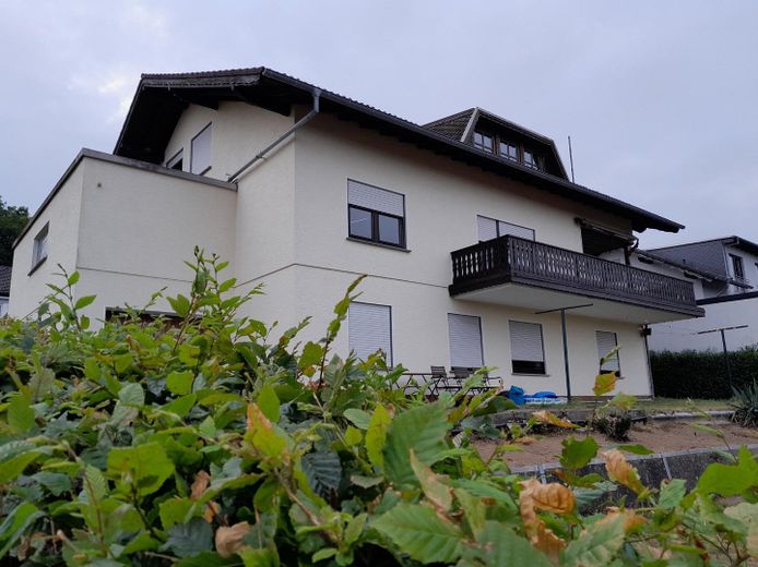 Provisionsfrei von Privat: Großzügiges Mehrfamilienhaus mit Ausbau-Potenzial und Traum-Aussicht – Rückseite