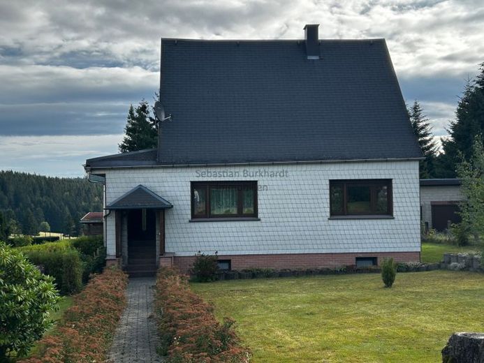 *** Casa unifamiliar con amplia parcela, bungalow y dos garajes – Foto 1