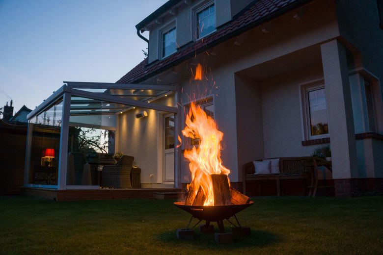Feuerschale im Garten