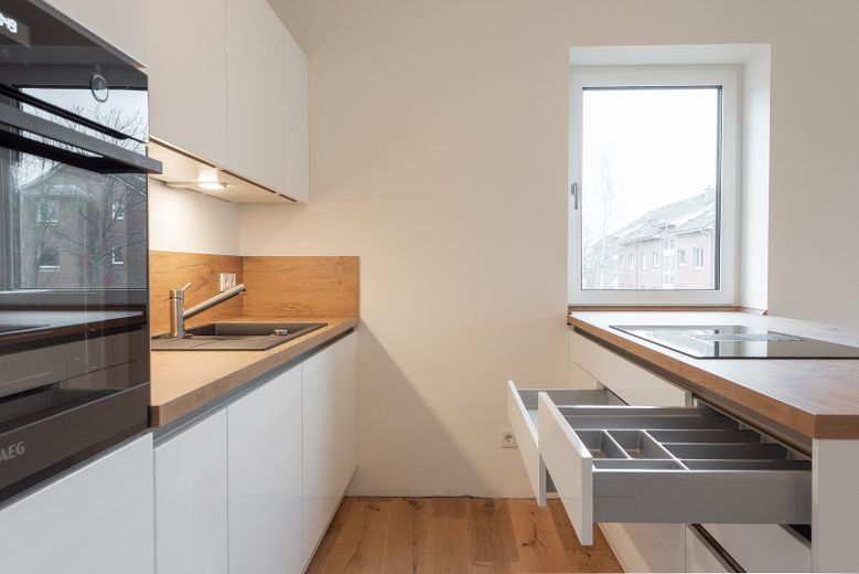 EBK’li akıllı ev, balkon: Halstenbek’te aydınlık 4 odalı daire – Fotoğraf 21