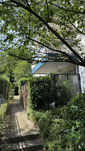 TOP-Wohnlage in Düsseldorf-Gerresheim – Seitlicher Objektblick