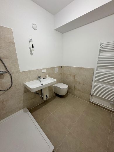 Erstbezug nach Sanierung – Moderne 2-Zimmer-Wohnung nahe Kurfürstendamm – Badezimmer